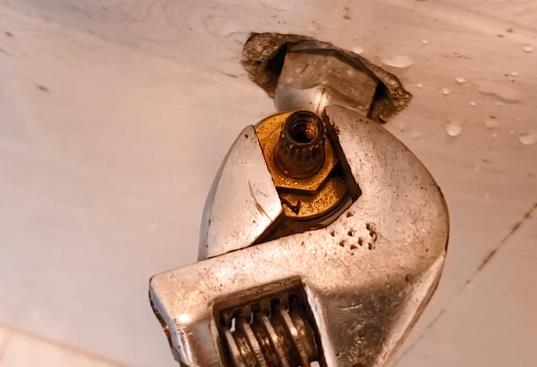 水龍頭滴水怎么修圖解！沒想到，2張圖2個步驟就搞定了！