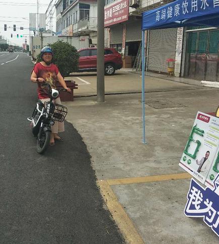 龍勝管海安運營中心助力“一盔一帶”，贈千頂安全盔以踐行社會責(zé)任